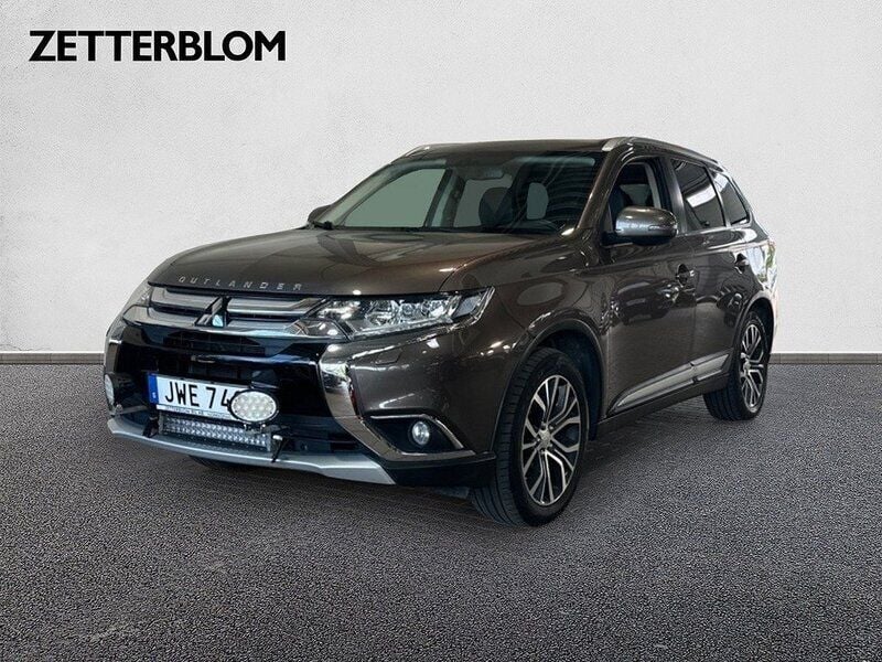 Brun Begagnad 2015 Mitsubishi Outlander SUV | 174 900 kr (Dyr) - Bild 1/2