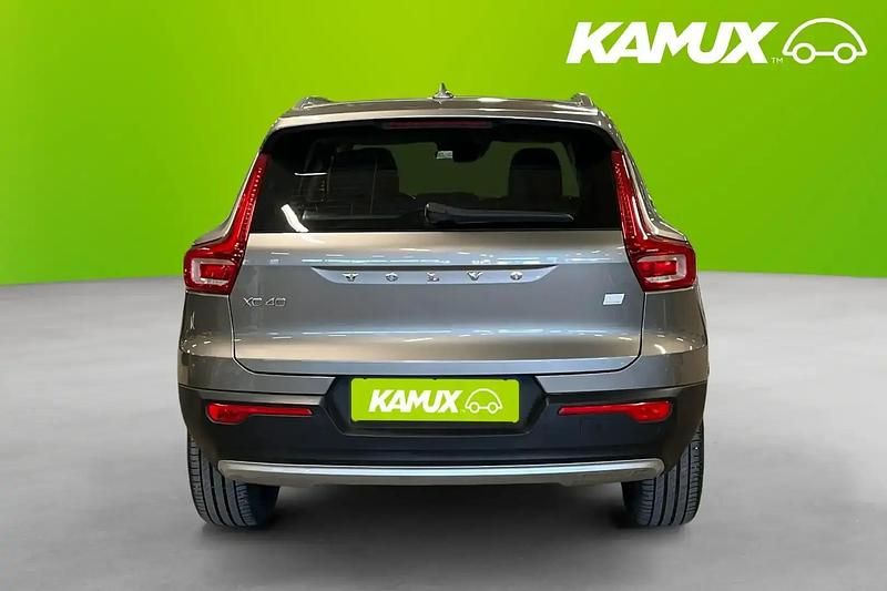 Begagnad Volvo XC40 211 HK (155 kW) 2021 Silver/grå SUV