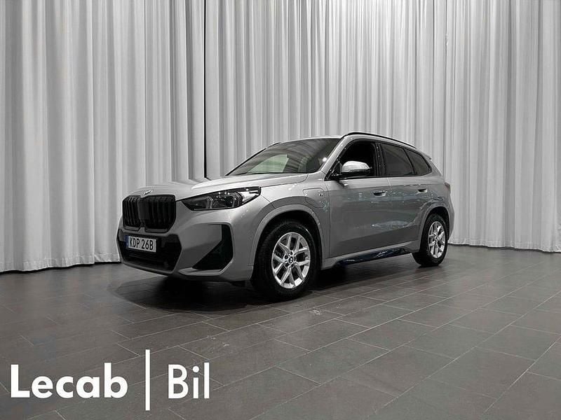 Silver Begagnad 2024 BMW X1 M Sport SUV | 474 500 kr (Marknadspris) - Bild 1/4