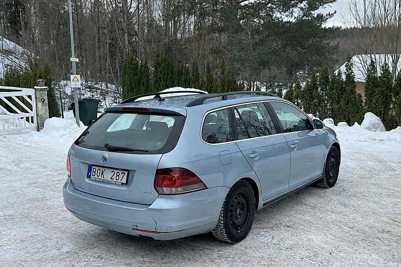 Begagnad VW Golf VI 102 HK (75 kW) 2010 Ljusblå Halvkombi