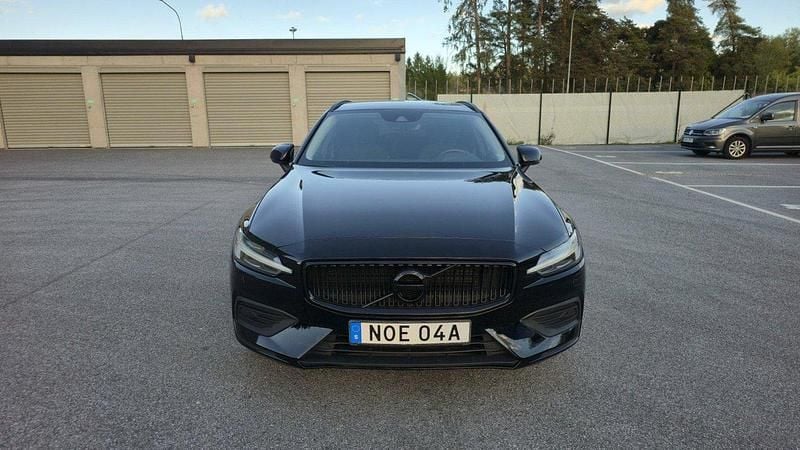 Svart Begagnad 2019 Volvo V60 Momentum Kombi | 205 500 kr (Bra pris) - Bild 1/4