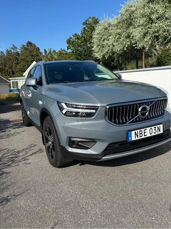 Grå Begagnad 2020 Volvo XC40 Inscription SUV | 299 000 kr (Marknadspris) - Bild 1/4