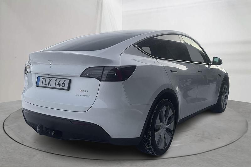 Begagnad Tesla Model Y Long Range AWD 378 kW (514 HK) 2023 Vit SUV