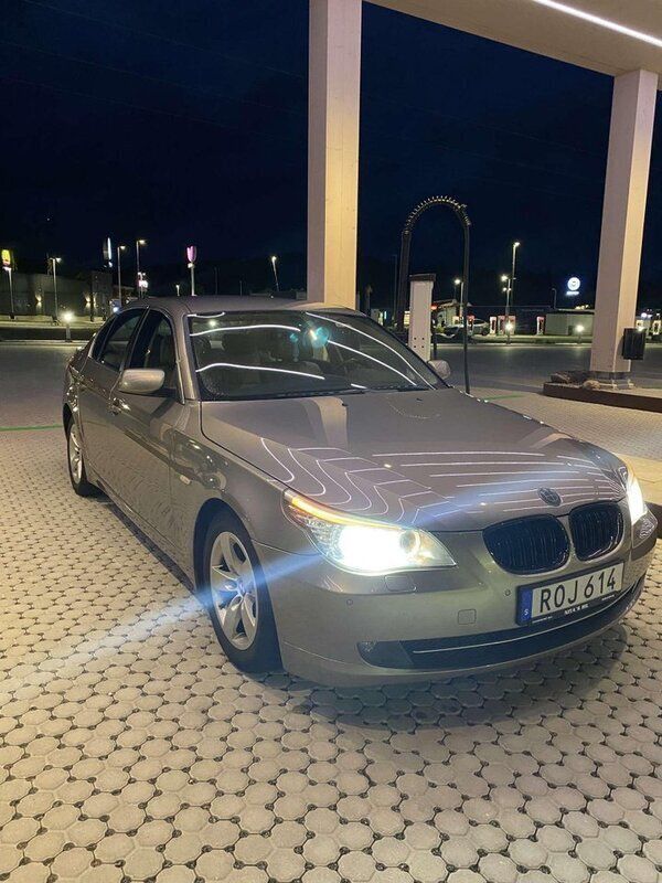 Brun Begagnad 2009 BMW 523 Sedan | 54 900 kr (Marknadspris) - Bild 1/4