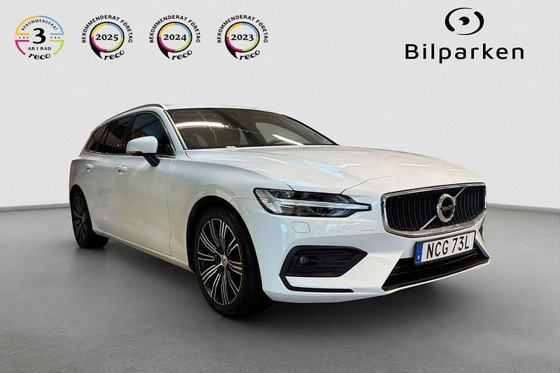 Vit Begagnad 2020 Volvo V60 Momentum Kombi | 299 990 kr (Marknadspris) - Bild 1/4