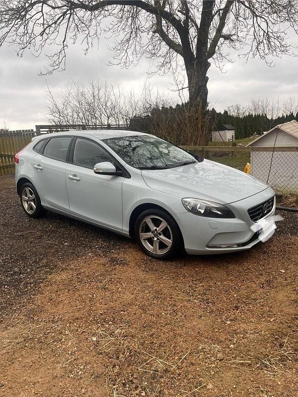 Blå Begagnad 2013 Volvo V40 Kinetic Kombi | 92 000 kr (Marknadspris) - Bild 1/3