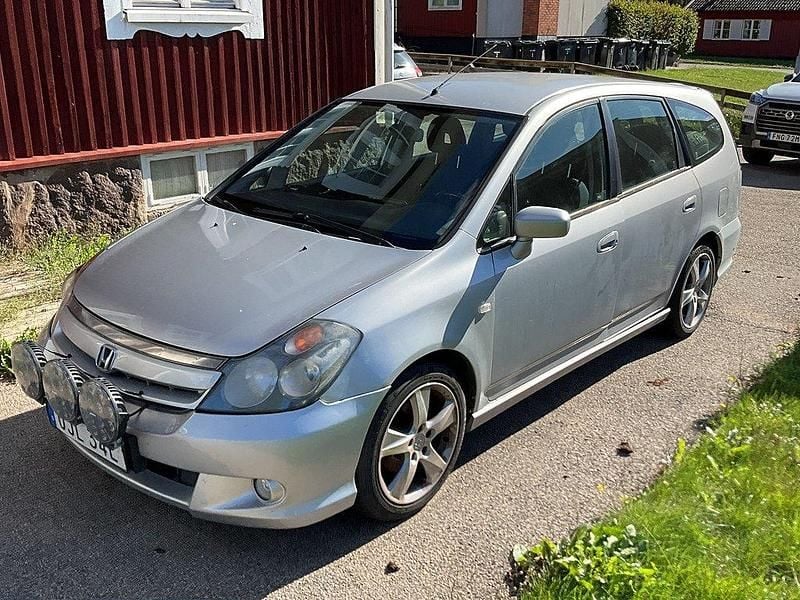 Silver Begagnad 2004 Honda Stream Minibuss | 14 000 kr - Bild 1/4