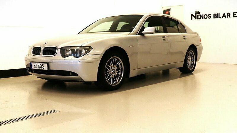 Ljusgrå Begagnad 2001 BMW 745 Sedan | 69 900 kr - Bild 1/4