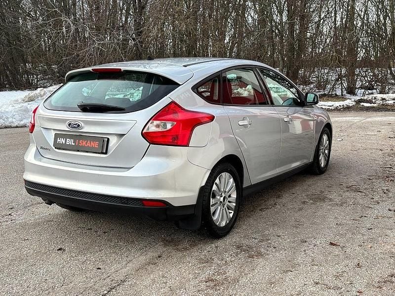 Begagnad Ford Focus Trend 95 HK (69 kW) 2012 Grå Halvkombi