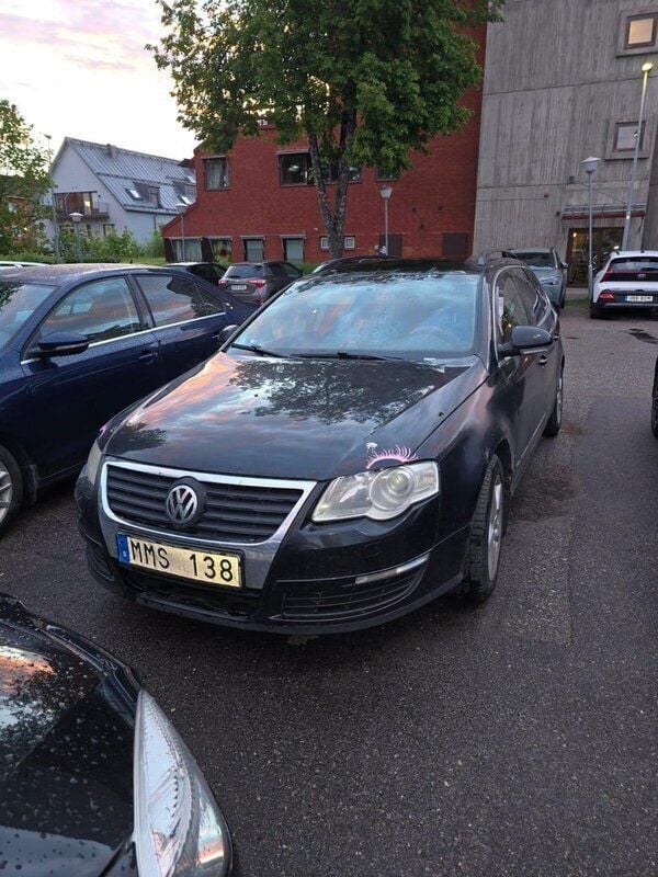 Svart Begagnad 2007 VW Passat Kombi | 6 000 kr (Superpris) - Bild 1/4