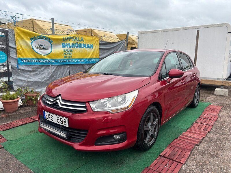 Röd Begagnad 2012 Citroën C4 Halvkombi | 42 900 kr (Marknadspris) - Bild 1/4