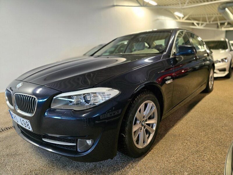 Blå Begagnad 2011 BMW 528 Sedan | 135 000 kr - Bild 1/4
