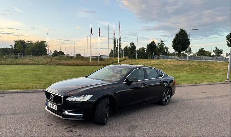 Svart Begagnad 2018 Volvo S90 Momentum Sedan | 269 000 kr (Lite dyr) - Bild 1/4