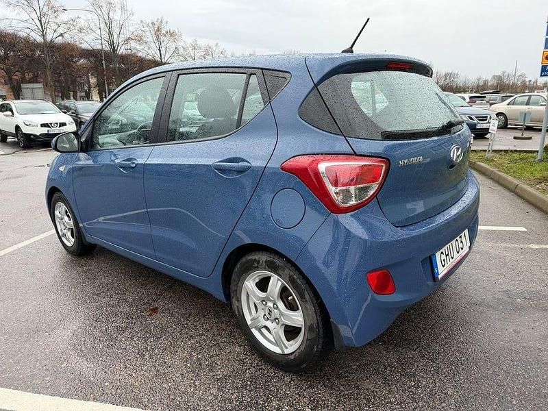 Begagnad Hyundai i10 67 HK (49 kW) 2014 Ljusblå Halvkombi