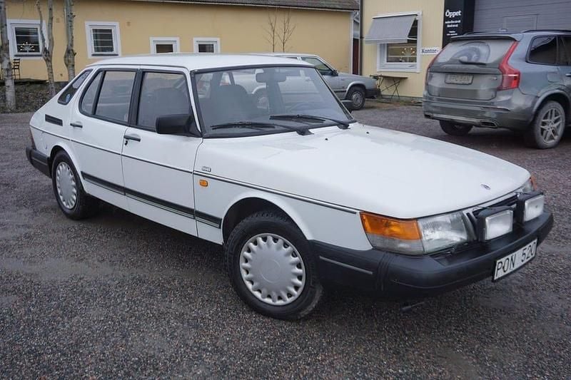 Vit Begagnad 1992 Saab 900 Halvkombi | 49 900 kr - Bild 1/4