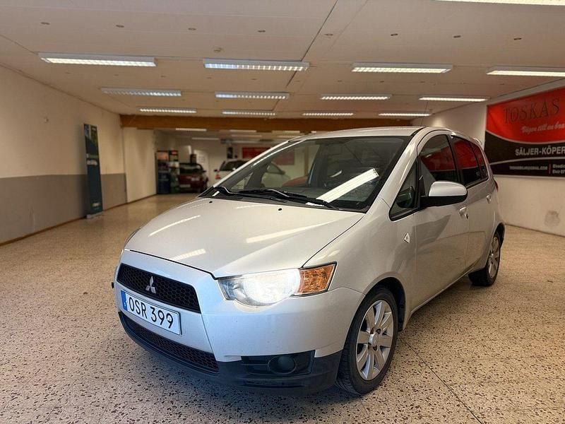 Silver Begagnad 2009 Mitsubishi Colt Halvkombi | 29 900 kr (Marknadspris) - Bild 1/4