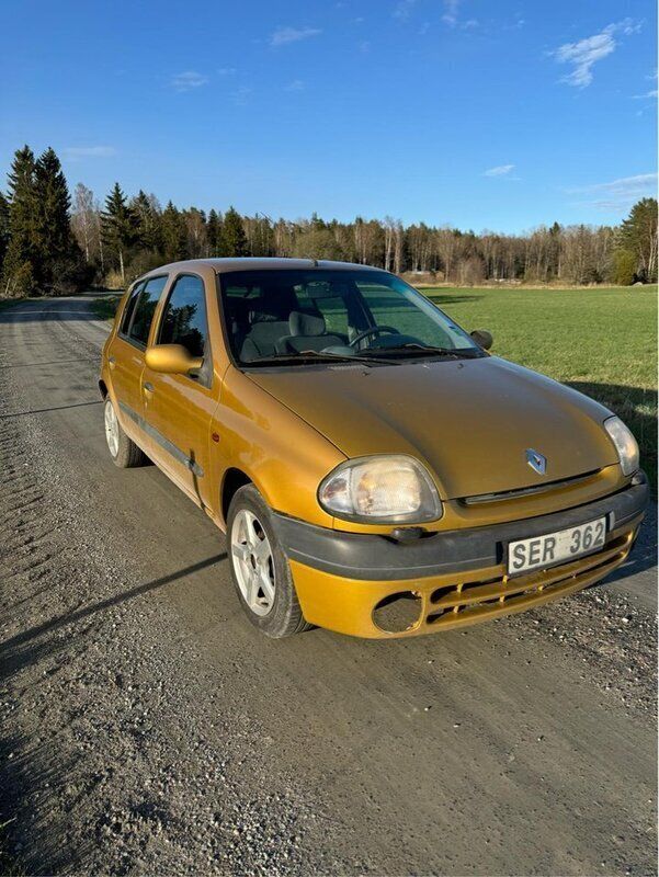 Gul Begagnad 2001 Renault Clio II Halvkombi | 10 000 kr (Marknadspris) - Bild 1/4