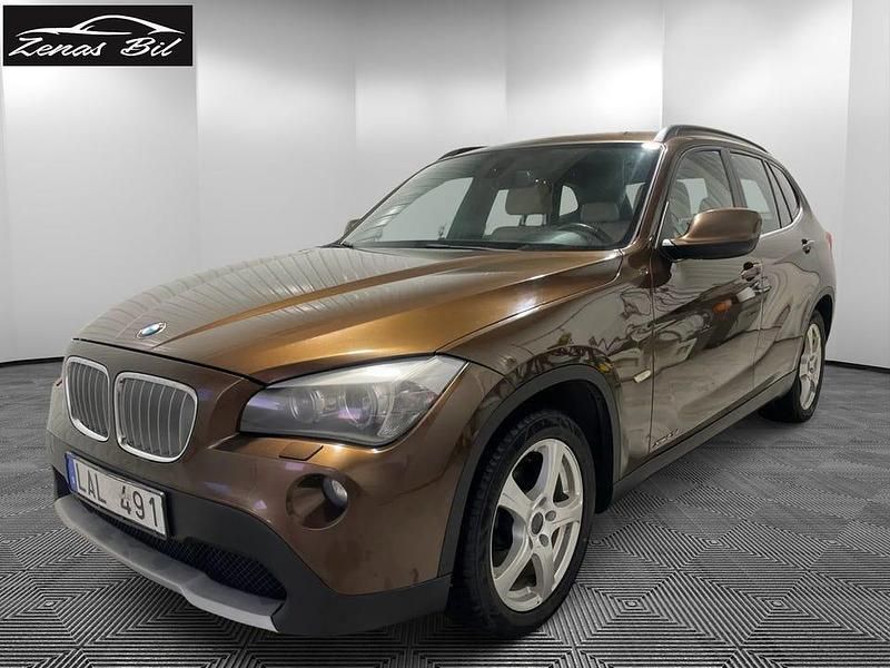 Brun Begagnad 2010 BMW X1 SUV | 64 900 kr (Marknadspris) - Bild 1/4