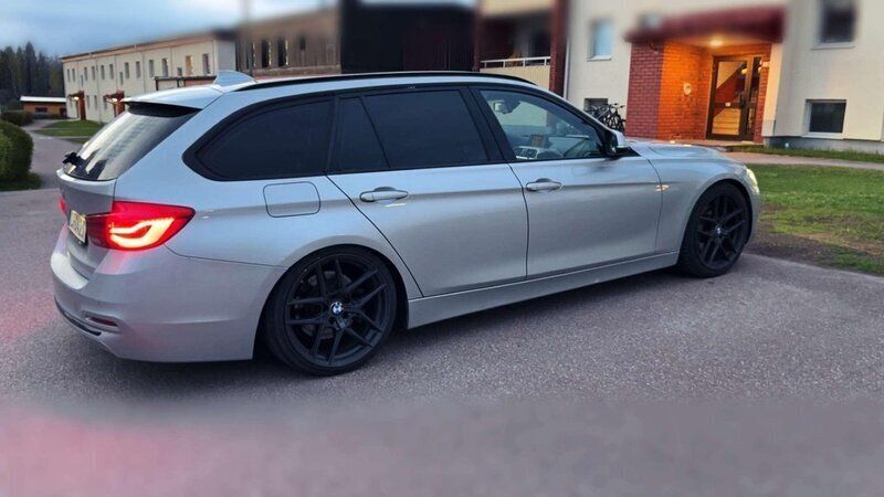 Silver Begagnad 2016 BMW 335 Kombi | 189 900 kr (Dyr) - Bild 1/4