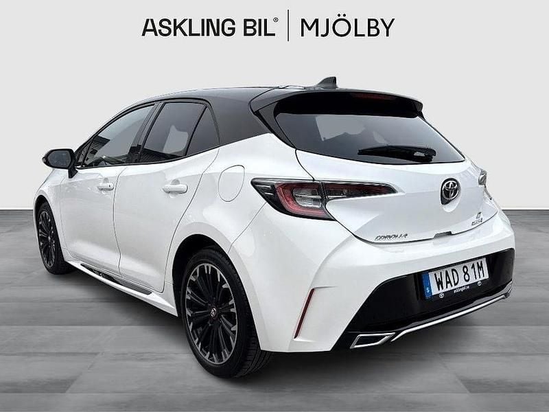 Begagnad Toyota Corolla Hybrid Sport 122 HK (89 kW) 2022 Vit Halvkombi