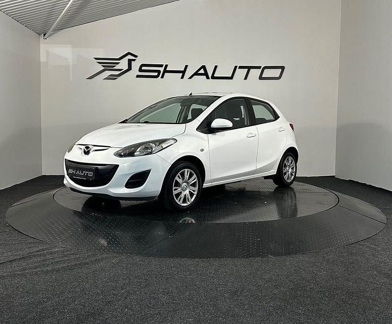 Vit Begagnad 2012 Mazda 2 Halvkombi | 52 900 kr (Marknadspris) - Bild 1/4