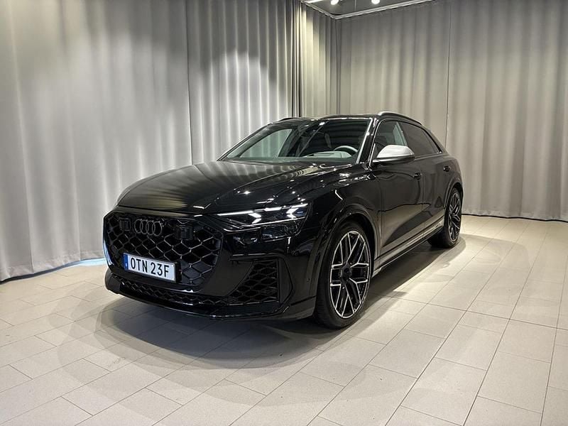 Svart Begagnad 2025 Audi Q8 Performance SUV | 1 599 900 kr - Bild 1/4