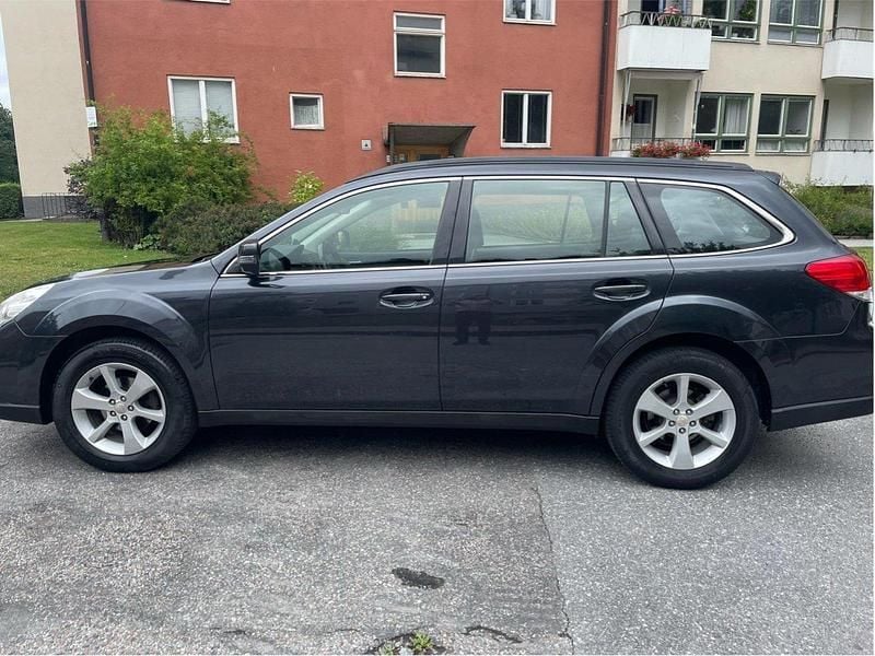 Grå Begagnad 2014 Subaru Outback SUV | 142 000 kr (Dyr) - Bild 1/4