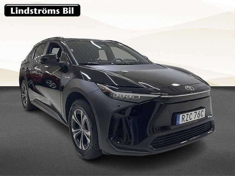 Begagnad Toyota bZ4X Style 2023 Svart SUV
