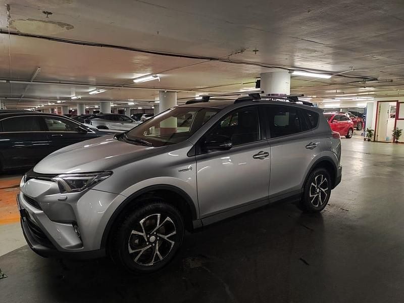 Begagnad 2018 Toyota RAV4 Hybrid SUV | 219 000 kr (Marknadspris) - Bild 1/4