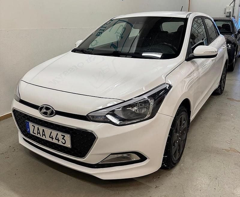 Vit Begagnad 2017 Hyundai i20 Comfort Halvkombi | 89 900 kr (Marknadspris) - Bild 1/4