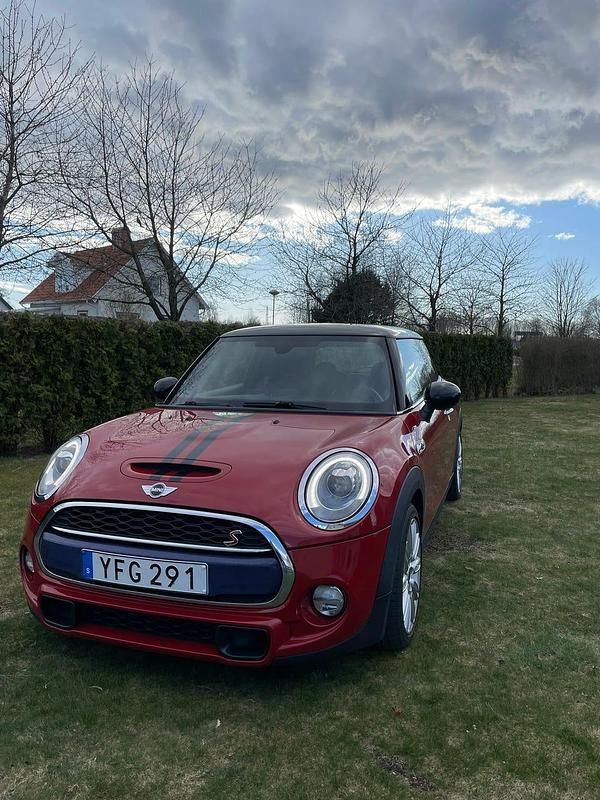 Begagnad 2017 Mini Cooper S Halvkombi | 139 500 kr (Superpris) - Bild 1/4