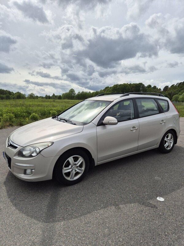 Brun Begagnad 2010 Hyundai i30 Kombi | 29 900 kr (Bra pris) - Bild 1/4