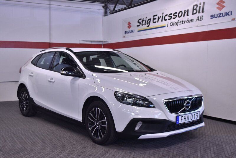 Vit Begagnad 2018 Volvo V40 CC Kombi | 193 500 kr (Marknadspris) - Bild 1/4