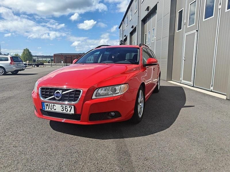 Röd Begagnad 2013 Volvo V70 Momentum Kombi | 68 000 kr (Marknadspris) - Bild 1/4