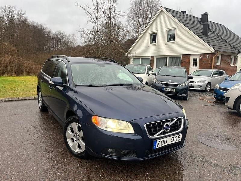 Blå Begagnad 2010 Volvo V70 Kombi | 75 000 kr (Marknadspris) - Bild 1/4