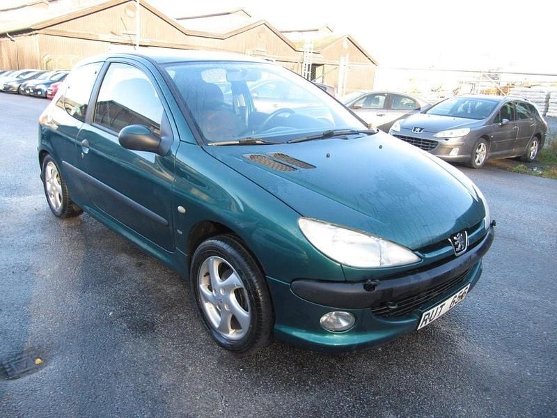 Grön Begagnad 2001 Peugeot 206 Halvkombi | 5 500 kr (Bra pris) - Bild 1/4