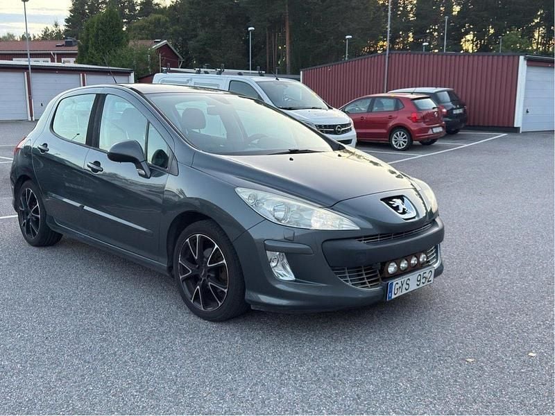 Grå Begagnad 2008 Peugeot 308 Halvkombi | 38 000 kr (Lite dyr) - Bild 1/4