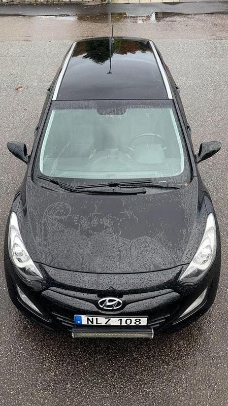 Svart Begagnad 2014 Hyundai i30 Kombi | 72 500 kr (Marknadspris) - Bild 1/4