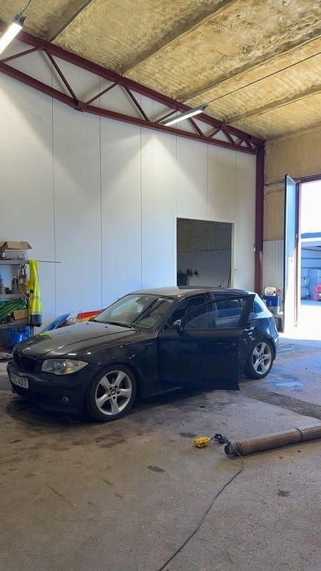 Begagnad 2006 BMW 120 Halvkombi | 20 000 kr (Superpris) - Bild 1/4