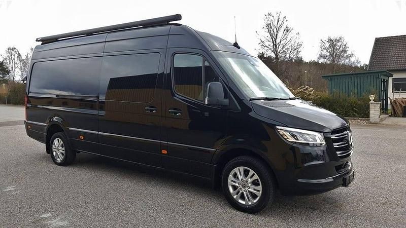 Obsidian svartmetallic Begagnad 2023 Mercedes Sprinter Van | 1 399 900 kr - Bild 1/4