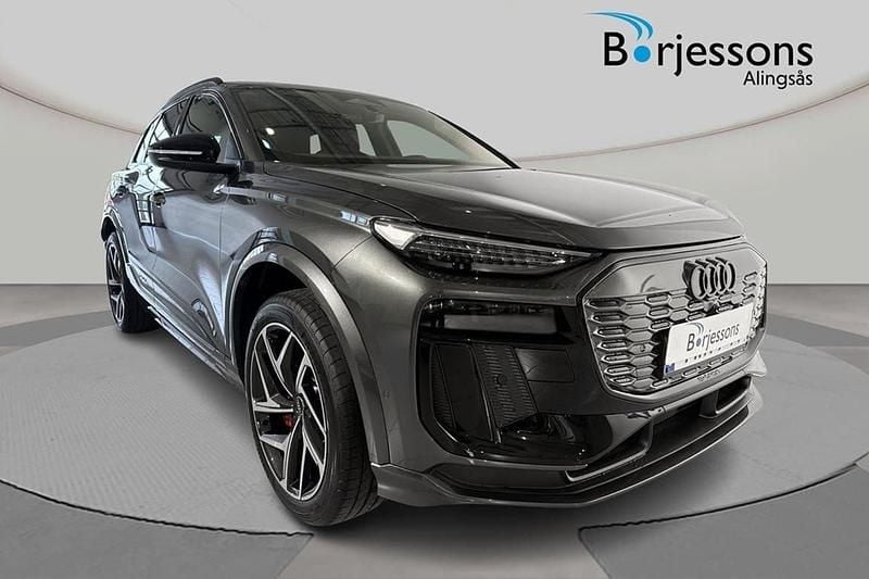 Begagnad Audi SQ6 e-tron Sport 380 kW (517 HK) 2024 Daytonagrå pärleffekt SUV