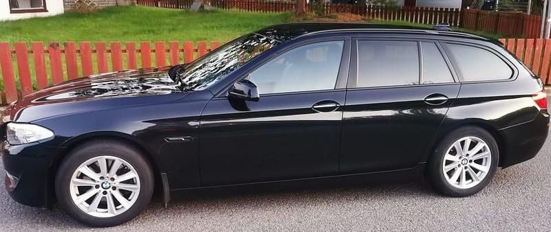 Begagnad 2012 BMW 520 Kombi | 99 000 kr (Marknadspris) - Bild 1/4