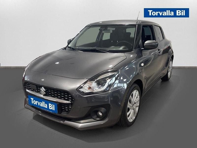 Grå Begagnad 2022 Suzuki Swift Halvkombi | 169 900 kr (Marknadspris) - Bild 1/4