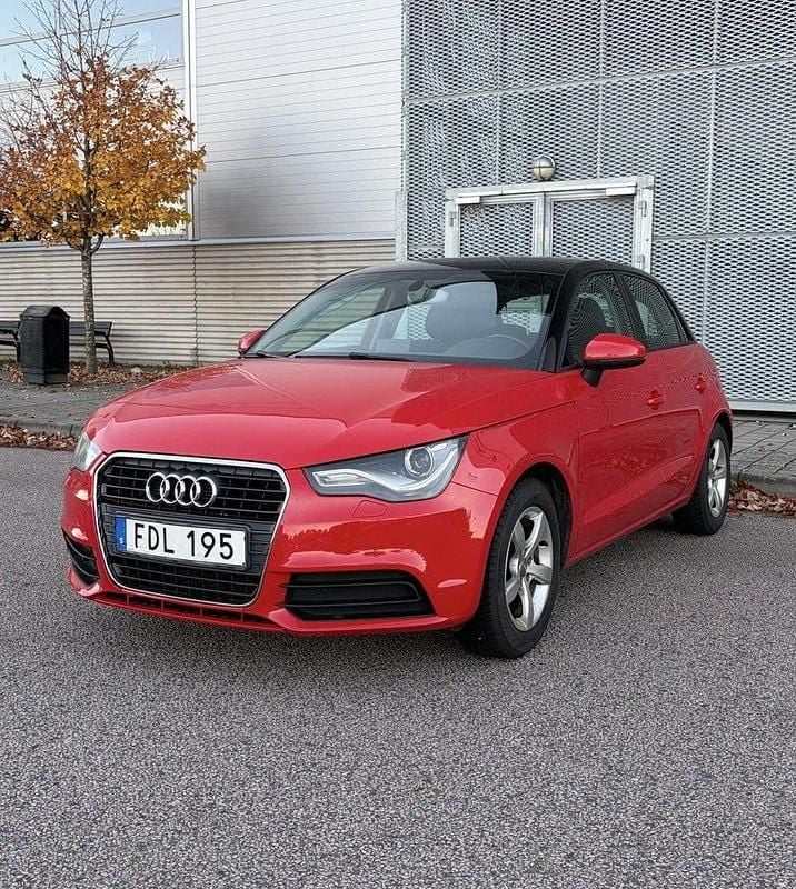 Röd Begagnad 2013 Audi A1 Sportback Sport Halvkombi | 69 900 kr (Bra pris) - Bild 1/4