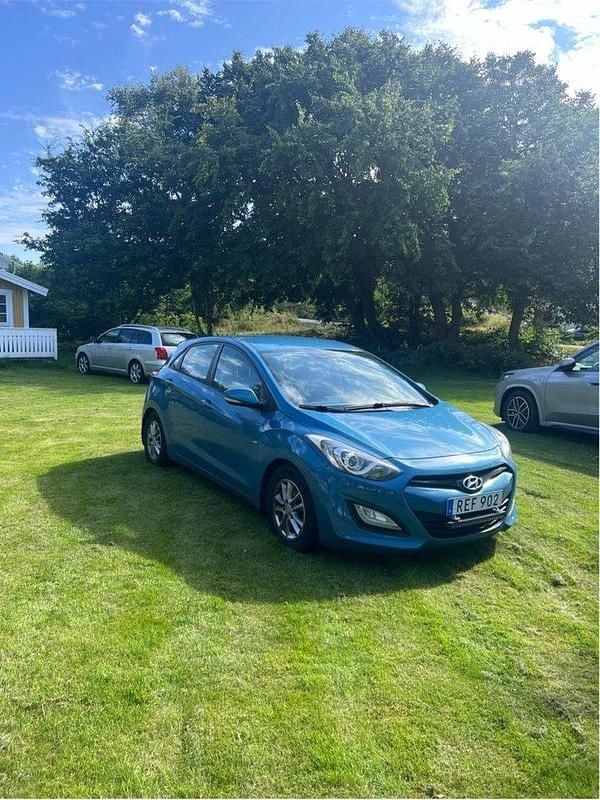 Blå Begagnad 2014 Hyundai i30 Halvkombi | 55 000 kr (Bra pris) - Bild 1/4