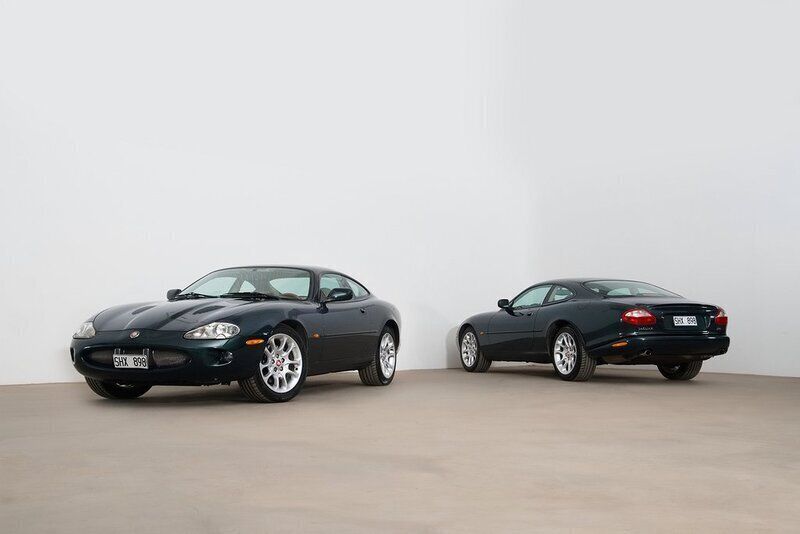 Mörkgrön Begagnad 1999 Jaguar XKR | 179 000 kr - Bild 1/4