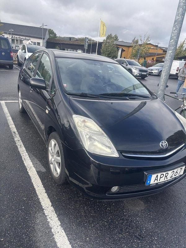 Svart Begagnad 2009 Toyota Prius Halvkombi | 61 990 kr (Marknadspris) - Bild 1/4