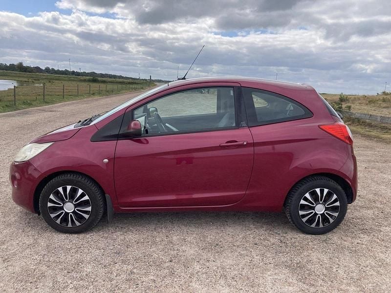 Röd Begagnad 2009 Ford Ka Titanium Halvkombi | 22 000 kr (Marknadspris) - Bild 1/4