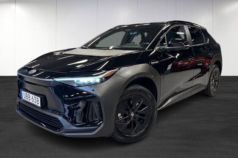 Svart (black) Begagnad 2023 Toyota bZ4X Style SUV | 349 900 kr (Superpris) - Bild 1/4