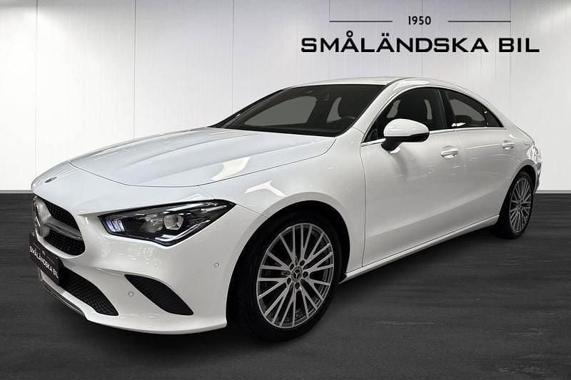 Vit Begagnad 2022 Mercedes CLA200 Sportkupé | 309 000 kr (Superpris) - Bild 1/4